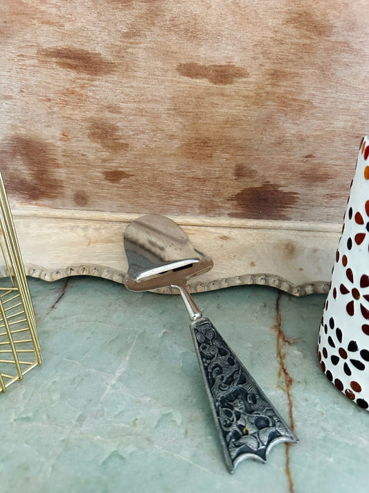 Trancheuse à fromage en étain - Les Choses Particulières