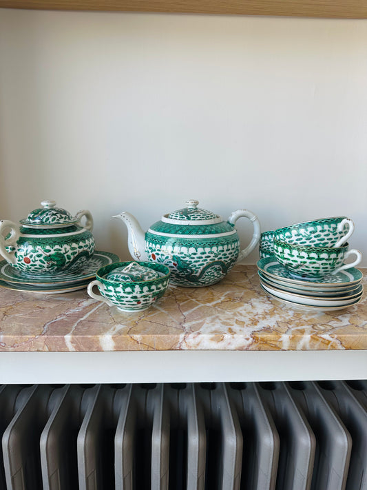 Service à thé antique en porcelaine - Les Choses Particulières