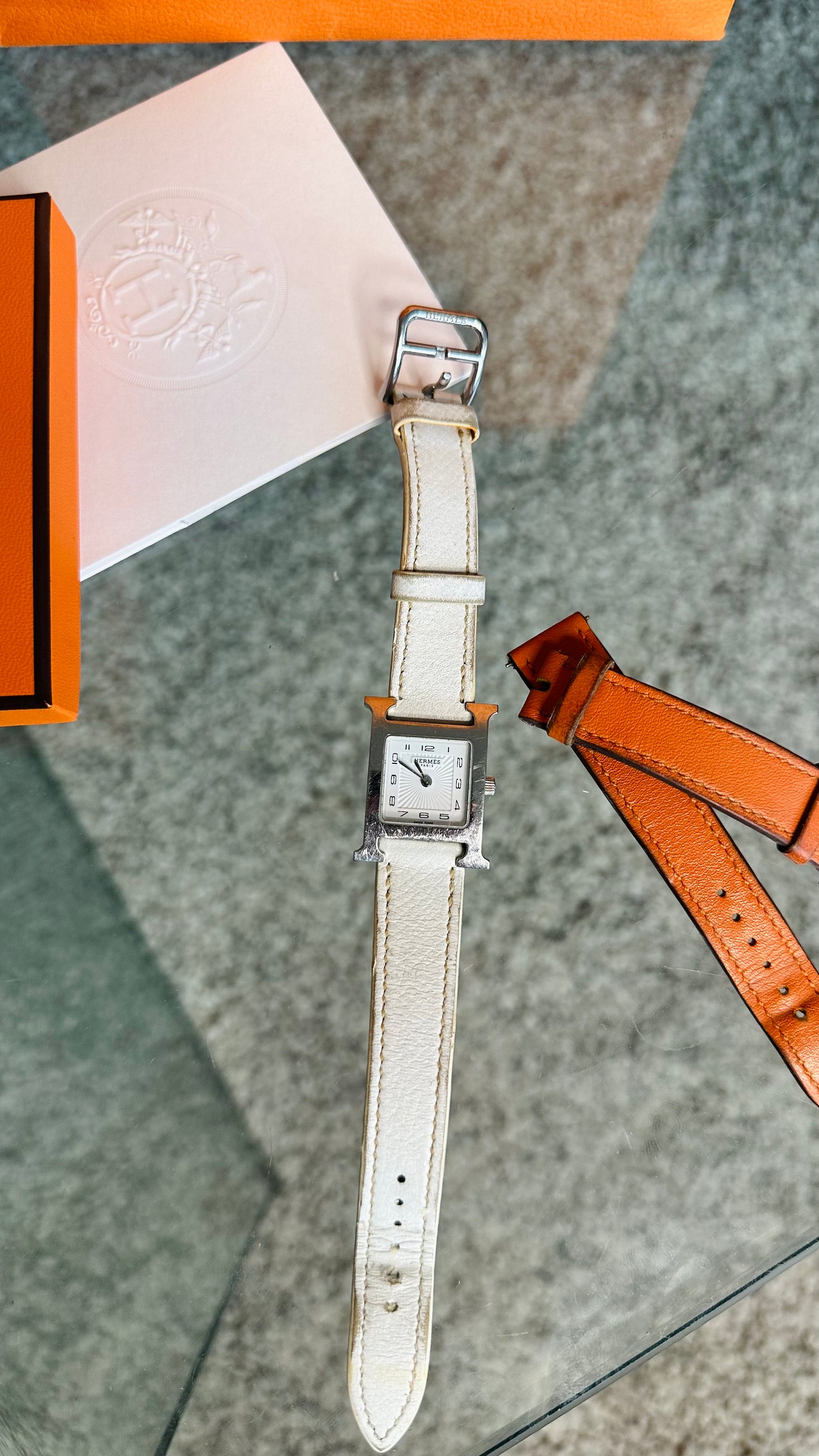 Montre Heure H de HERMÈS (avec 2 bracelets) - Les Choses Particulières
