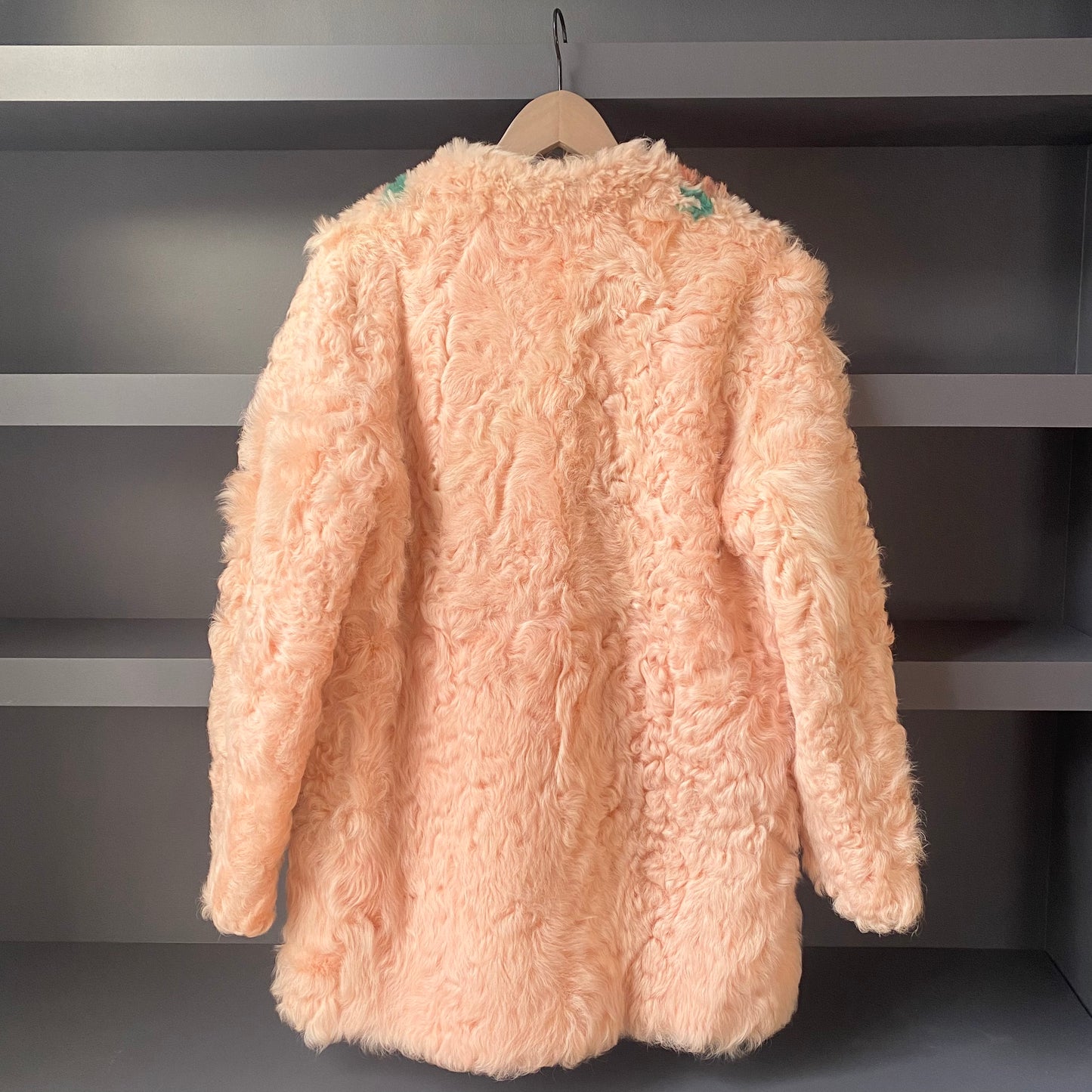 Manteau Manoush en agneau rose - Les Choses Particulières