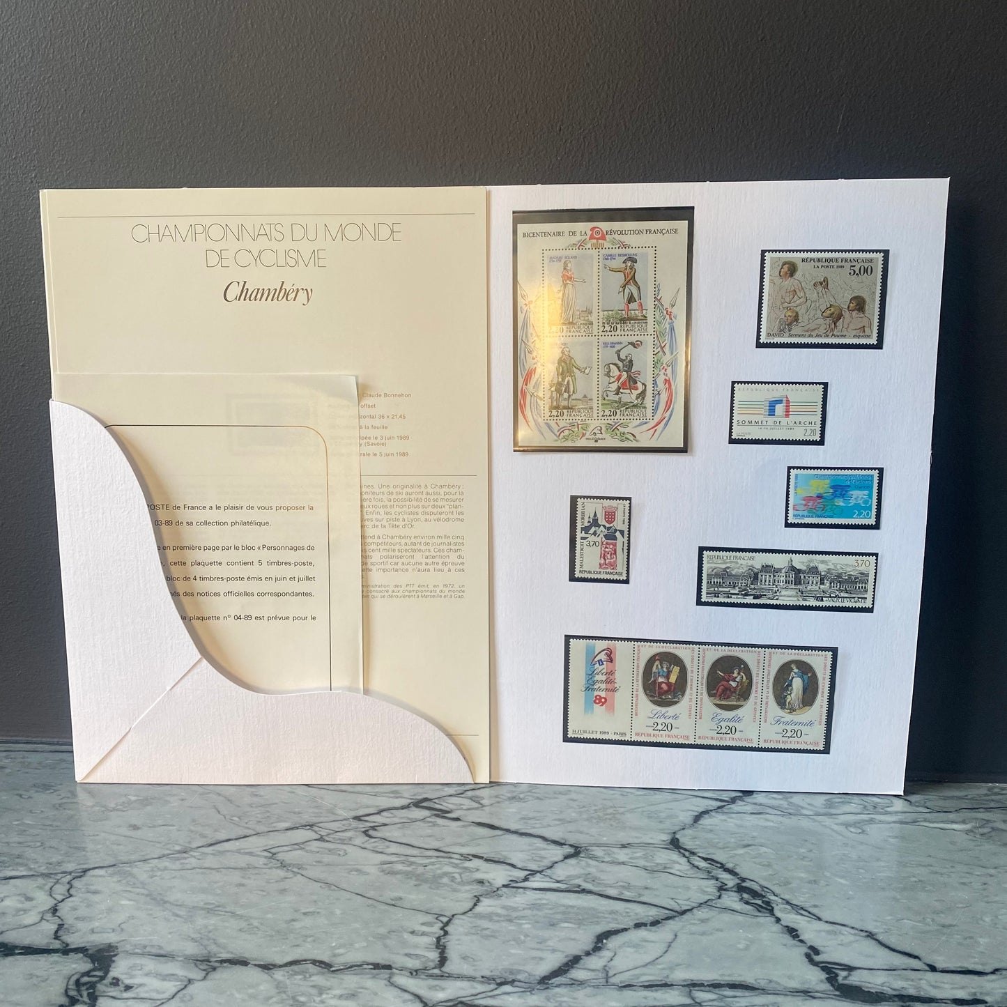 Lot de Collection Philatélique de la Poste de France - Les Choses Particulières