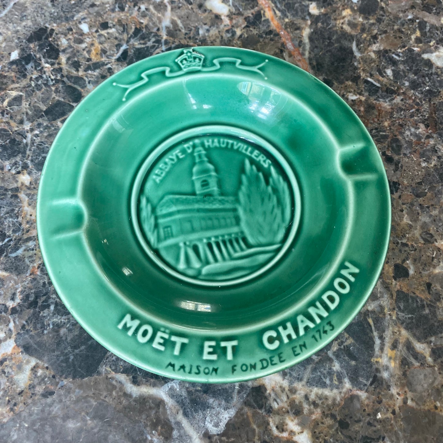 Cendrier Moët & Chandon en faïence de Gien - Les Choses Particulières