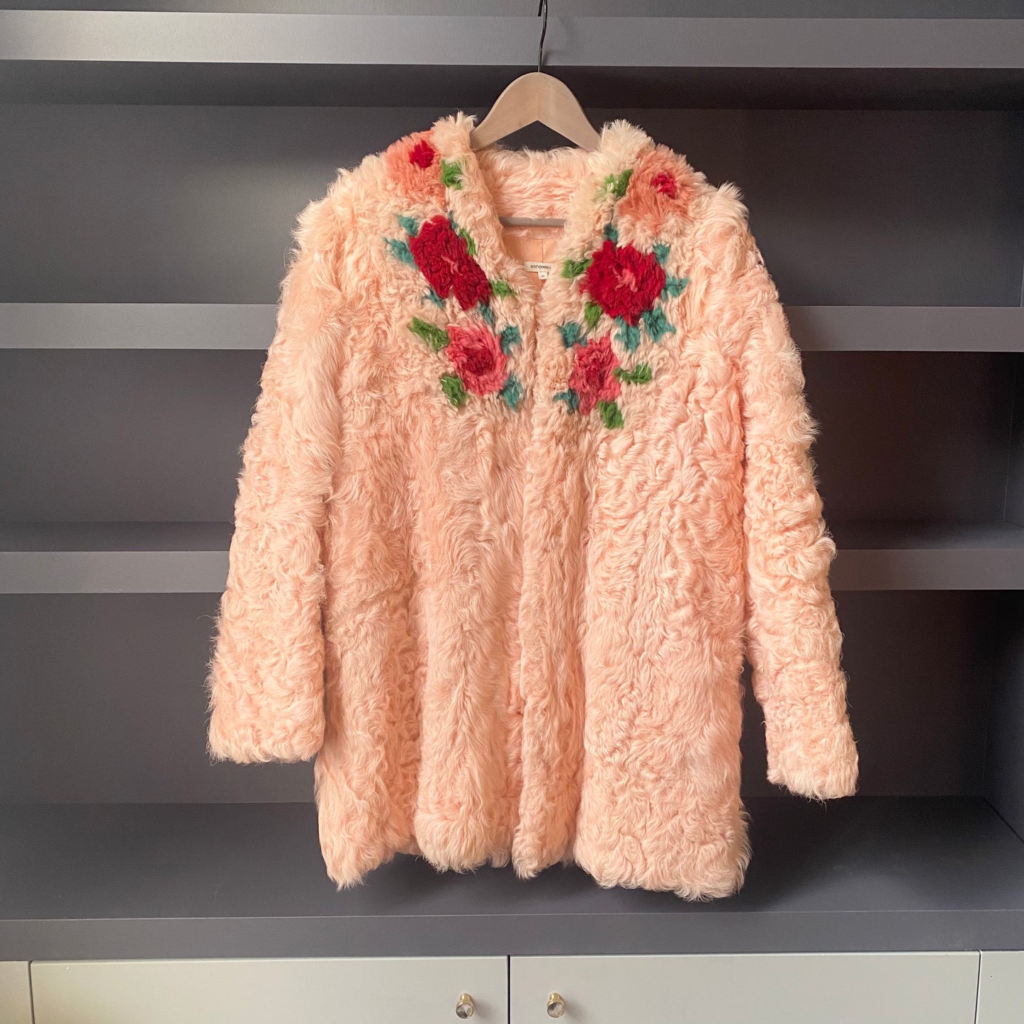 Manteau Manoush en agneau rose - Les Choses Particulières