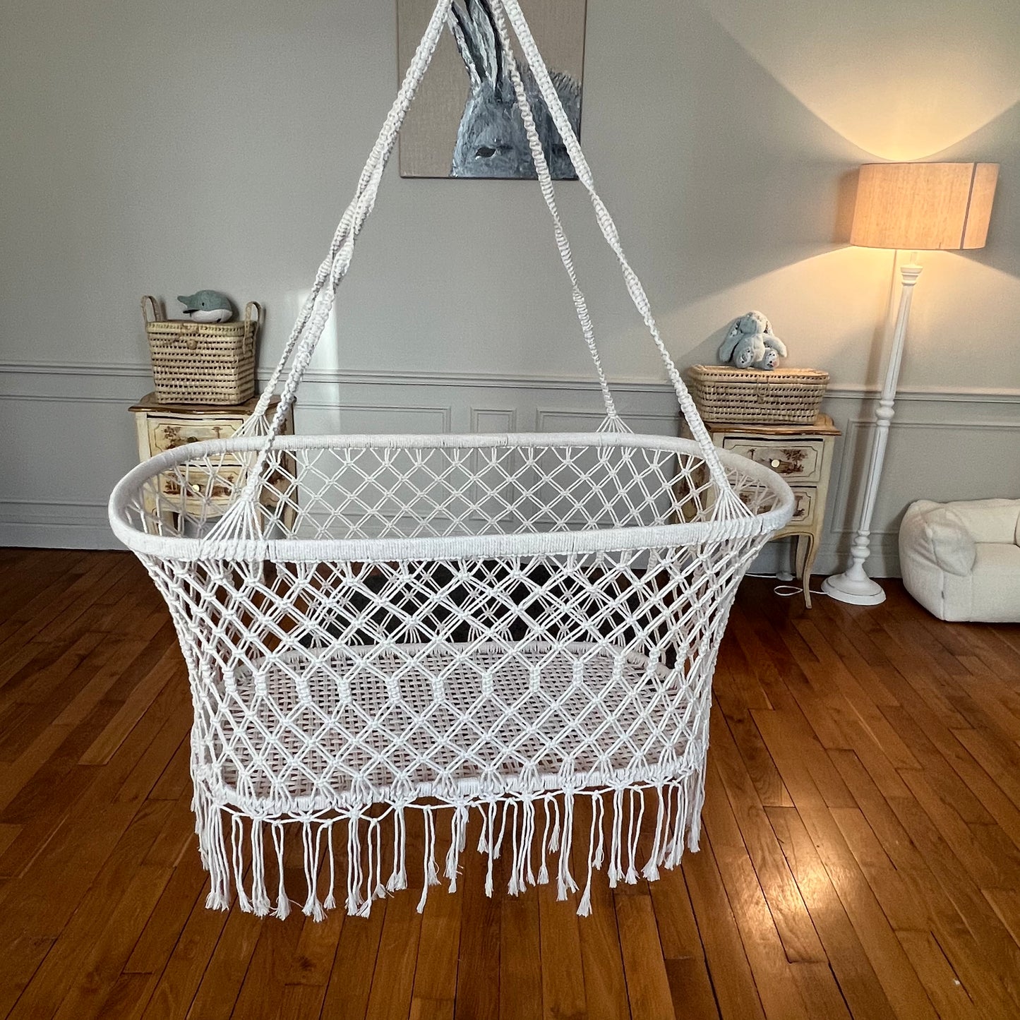 Lit bébé suspendu en macramé + matelas - Les Choses Particulières