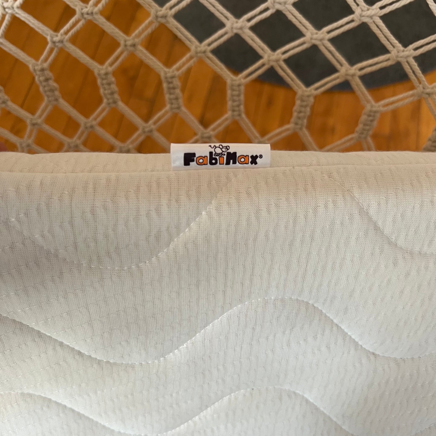 Lit bébé suspendu en macramé + matelas - Les Choses Particulières