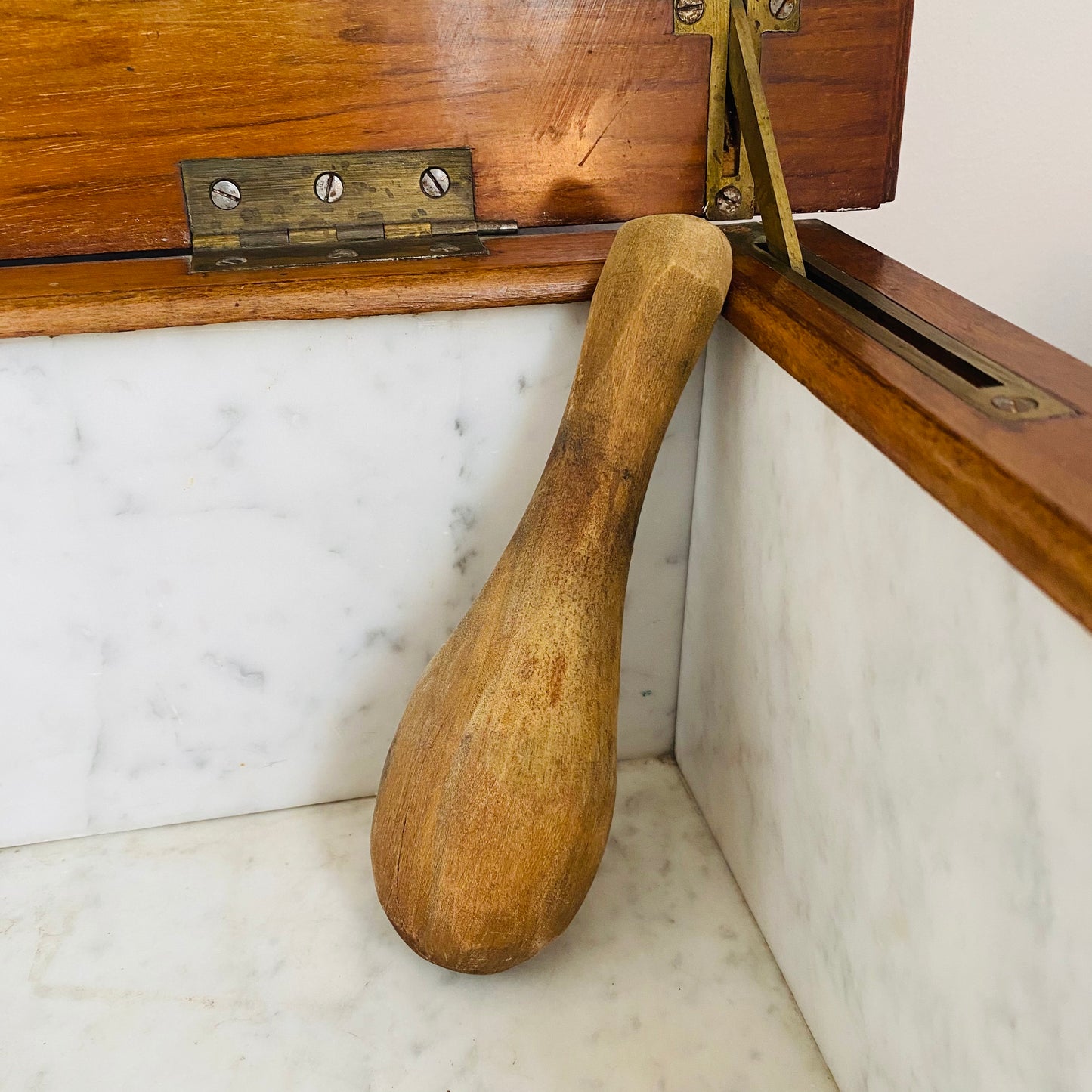 Pilon en bois massif ancien - Les Choses Particulières