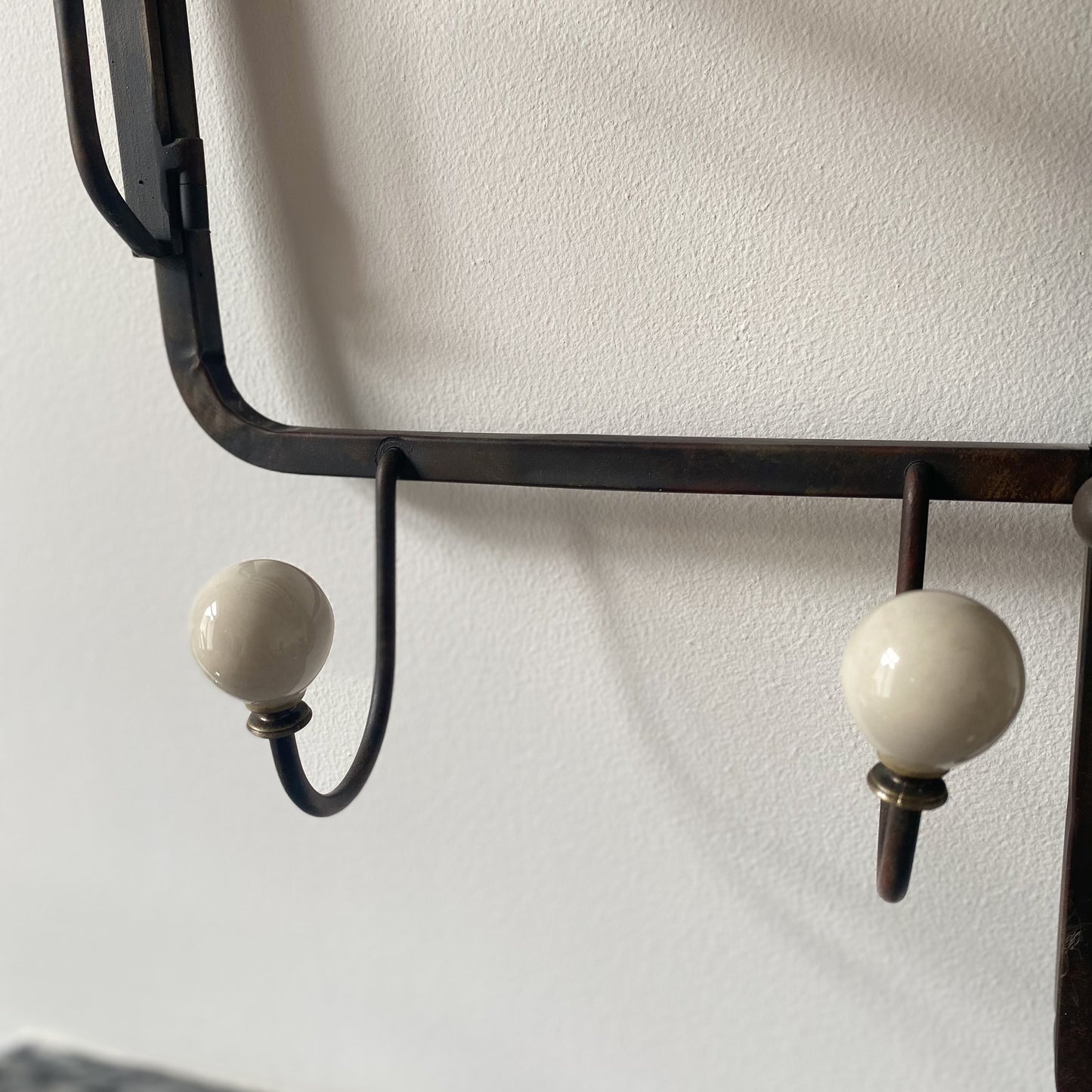 Étagère murale avec miroir et crochets - Les Choses Particulières