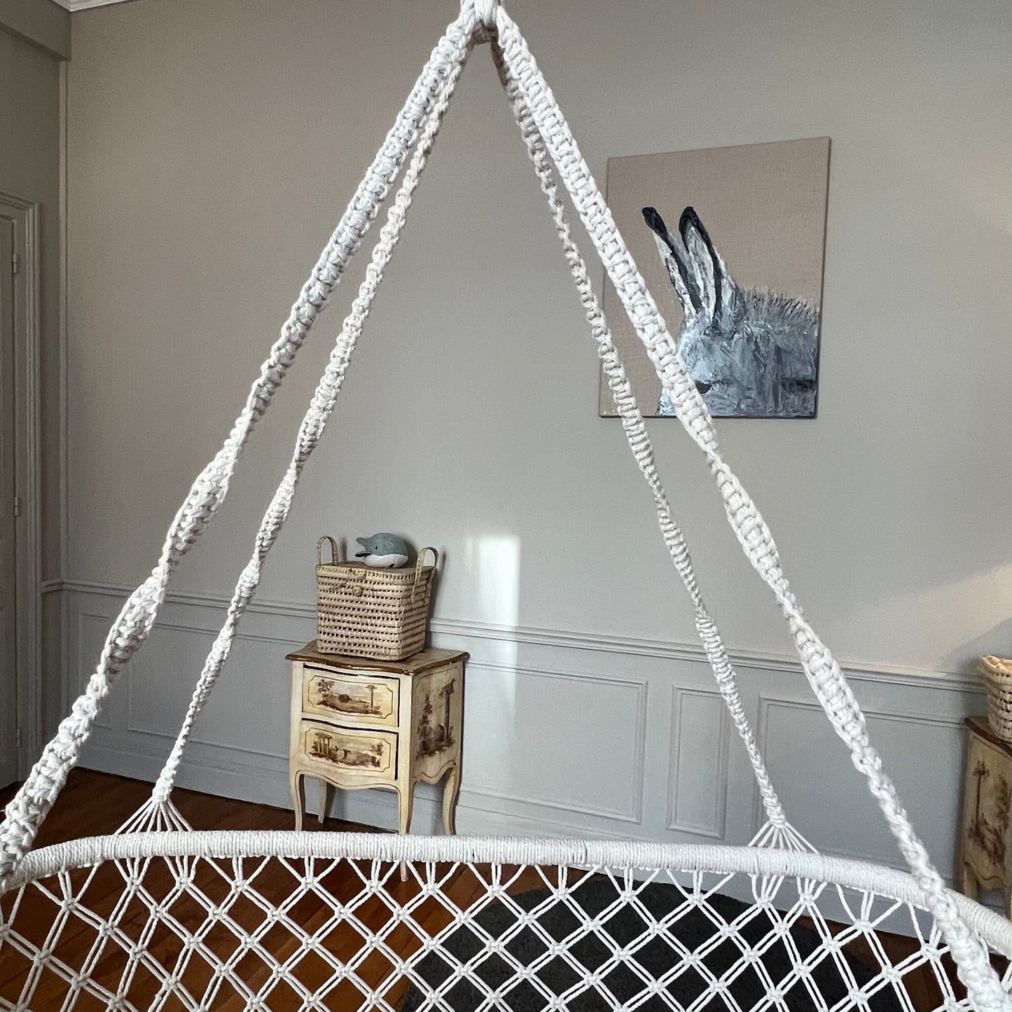 Lit bébé suspendu en macramé + matelas - Les Choses Particulières