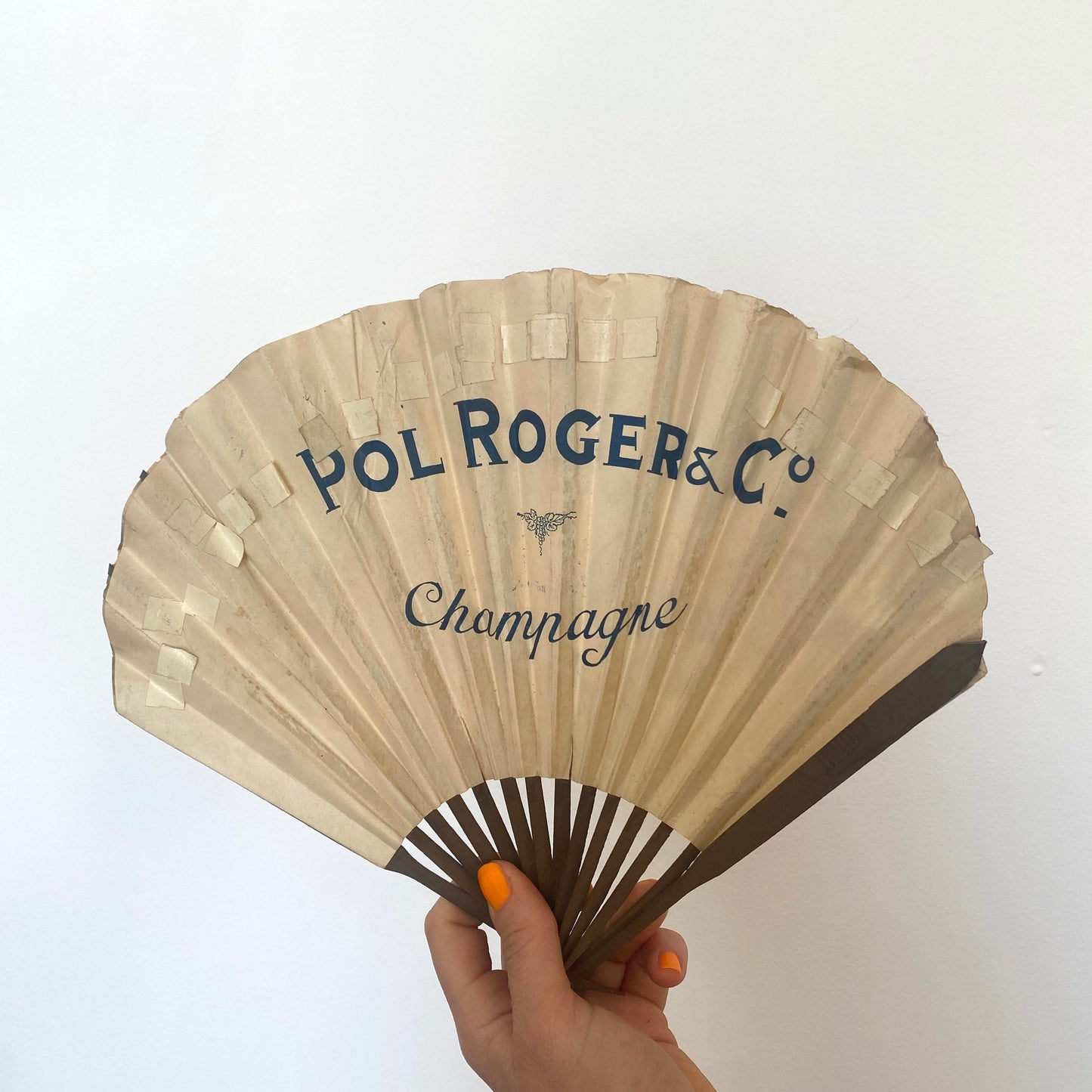 Éventail ancien - Pol Roger - Les Choses Particulières